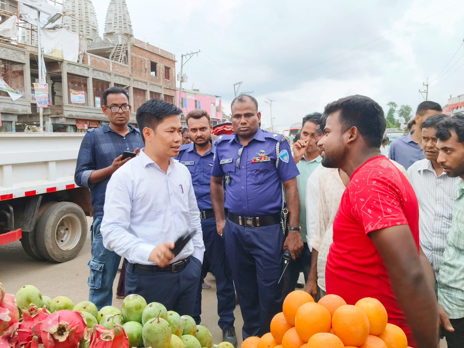 রাউজানে ভ্রাম্যমাণ আদালতের  অভিযান:  ৬৩ হাজার টাকা জরিমানা