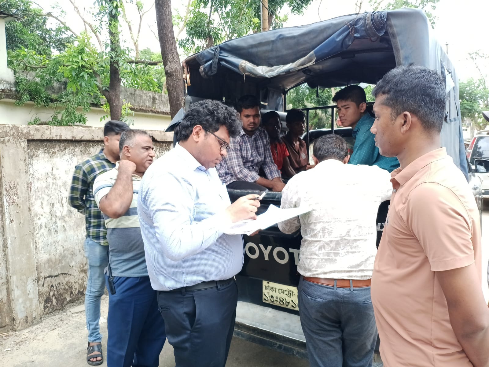 হাটহাজারীতে ভ্রাম্যমান আদালত”র অভিযান ৪ মাদকসেবীকে কারা ও অর্থদন্ড